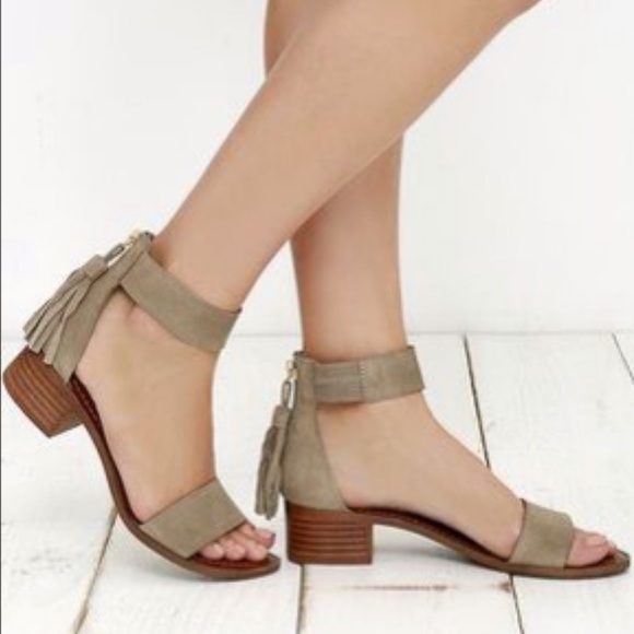 Steve Madden Shoes - New Steve Madden taupe suede sandals w tassels 6.5